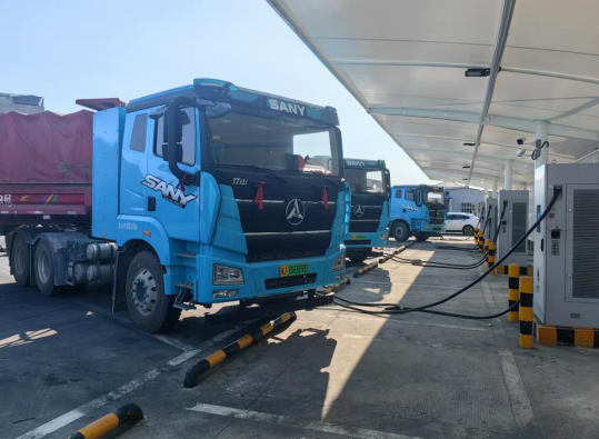 臨澧縣精準(zhǔn)施策，推動貨運(yùn)車輛降碳提效，引領(lǐng)道路貨物運(yùn)輸綠色轉(zhuǎn)型